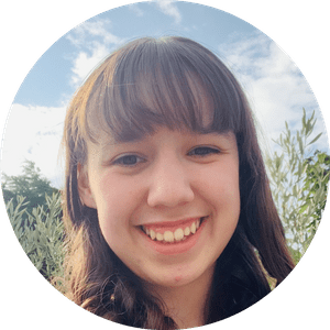 2022ZoeBroadhead-circlecrop-YoungTechs A photograph of a young person with long brown hair and a fringe